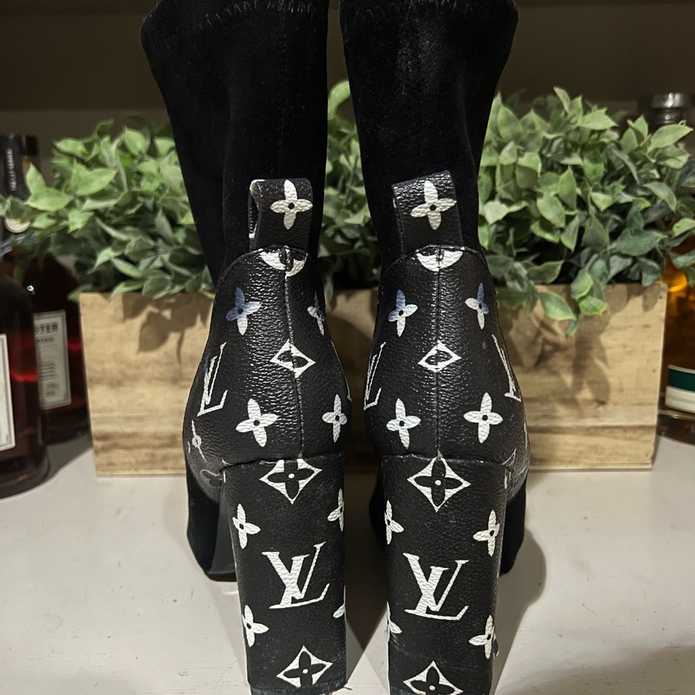 Black Suede High-Heel Ankle Boots with Logo-Pattern Heel - Picture 3 of 4